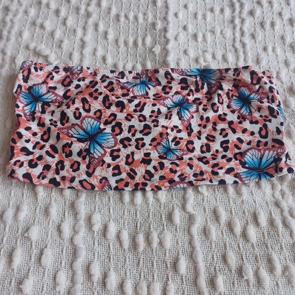 Shein Leopard & Butterfly Print Crop Tube Top & Biker Shorts - Picture 5 of 6